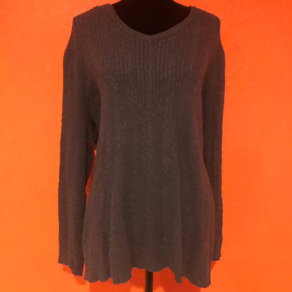 3XL gray sweater.